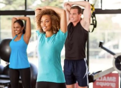 Three-days-of-group-training-for-efficient-sculpting1 Group fitness class with people stretching in gym